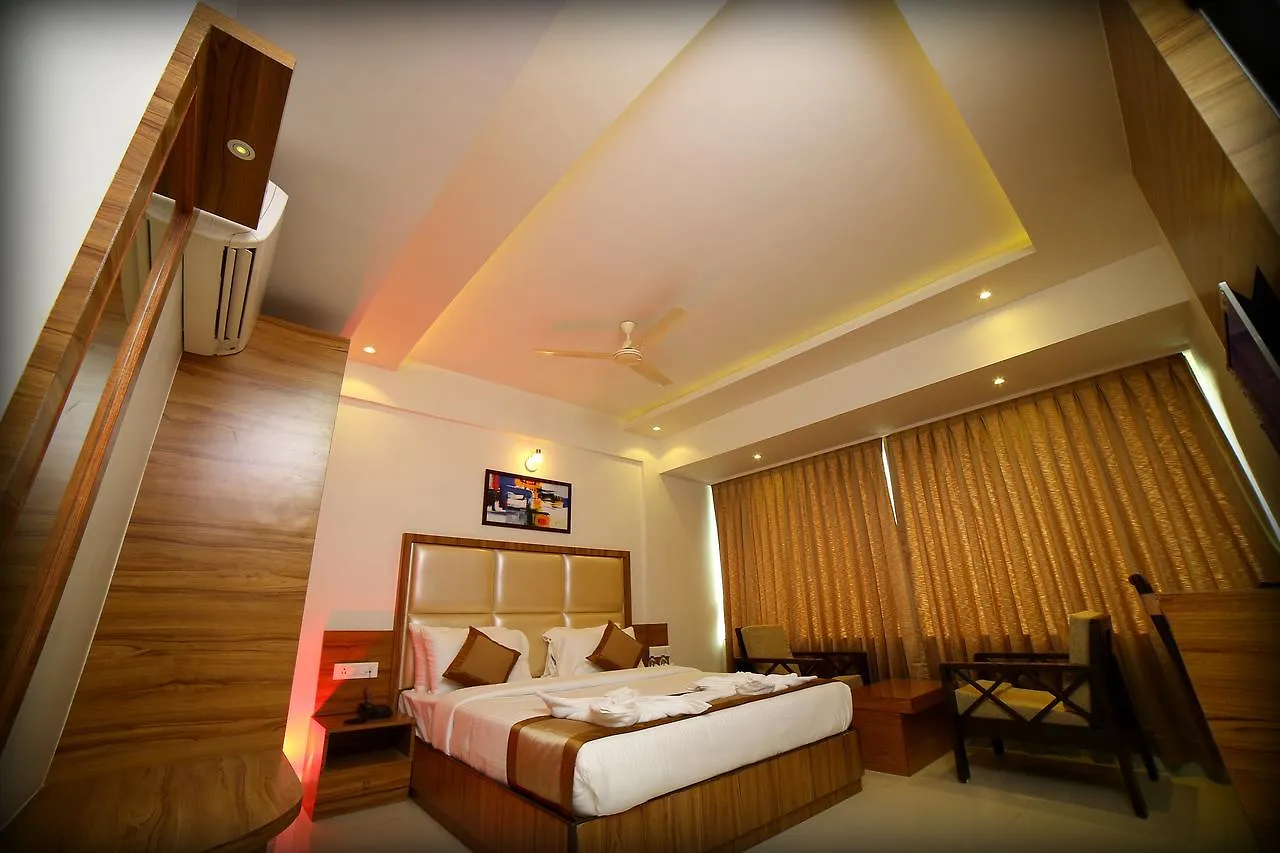 Grand Plaza Suites Kozhikode 3*,